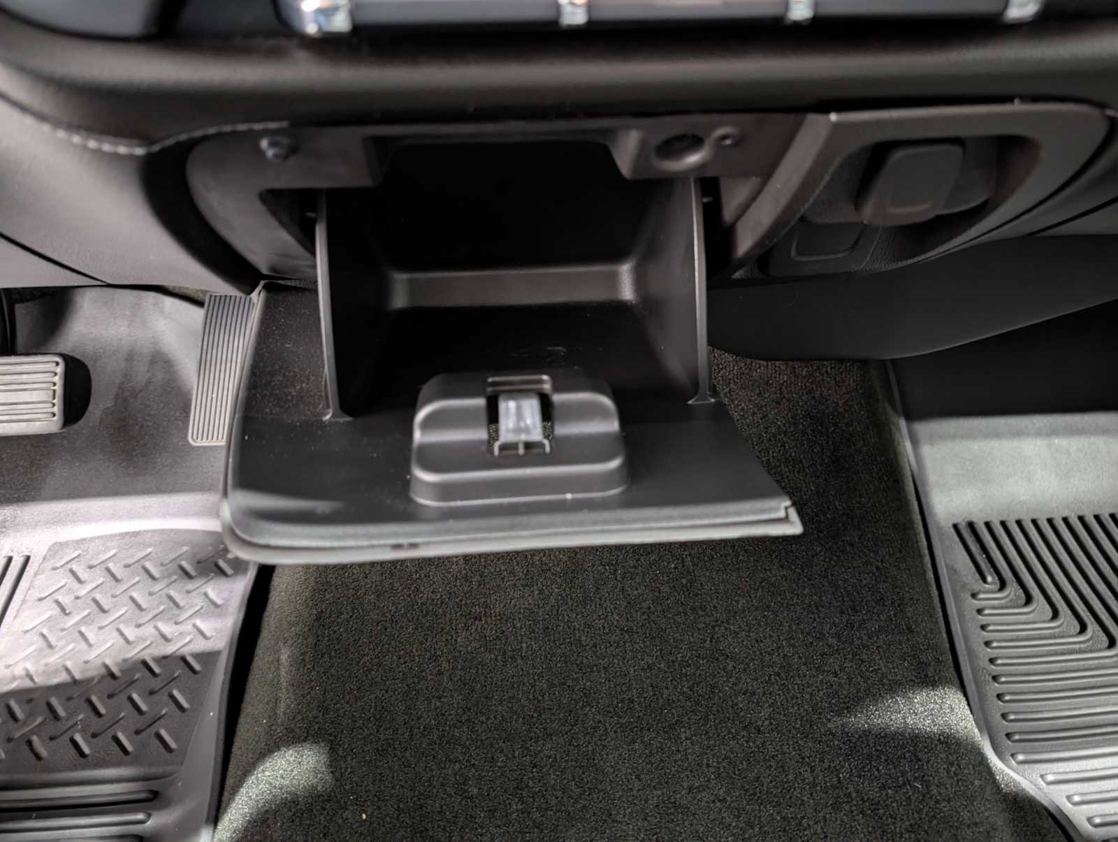 Used 2018 GMC Sierra 1500 SLE w/ SLE Value Package image 28