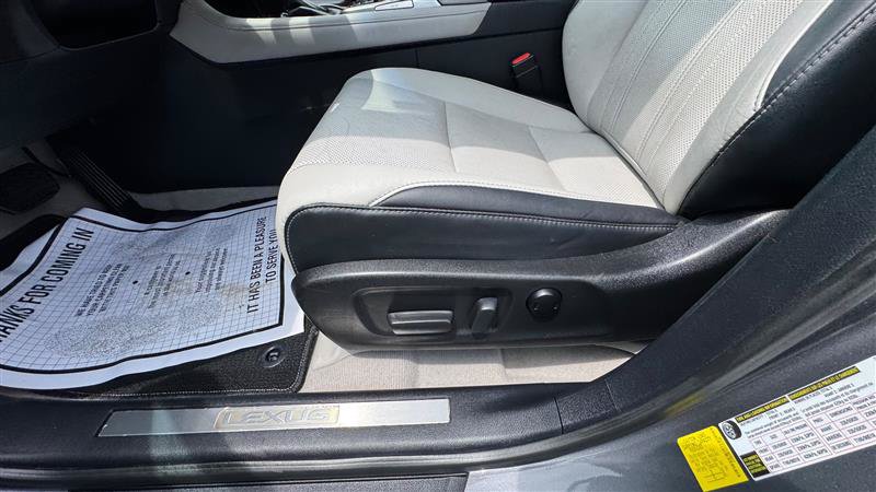 Used 2016 Lexus RX 450h AWD w/ Accessory Package image 38