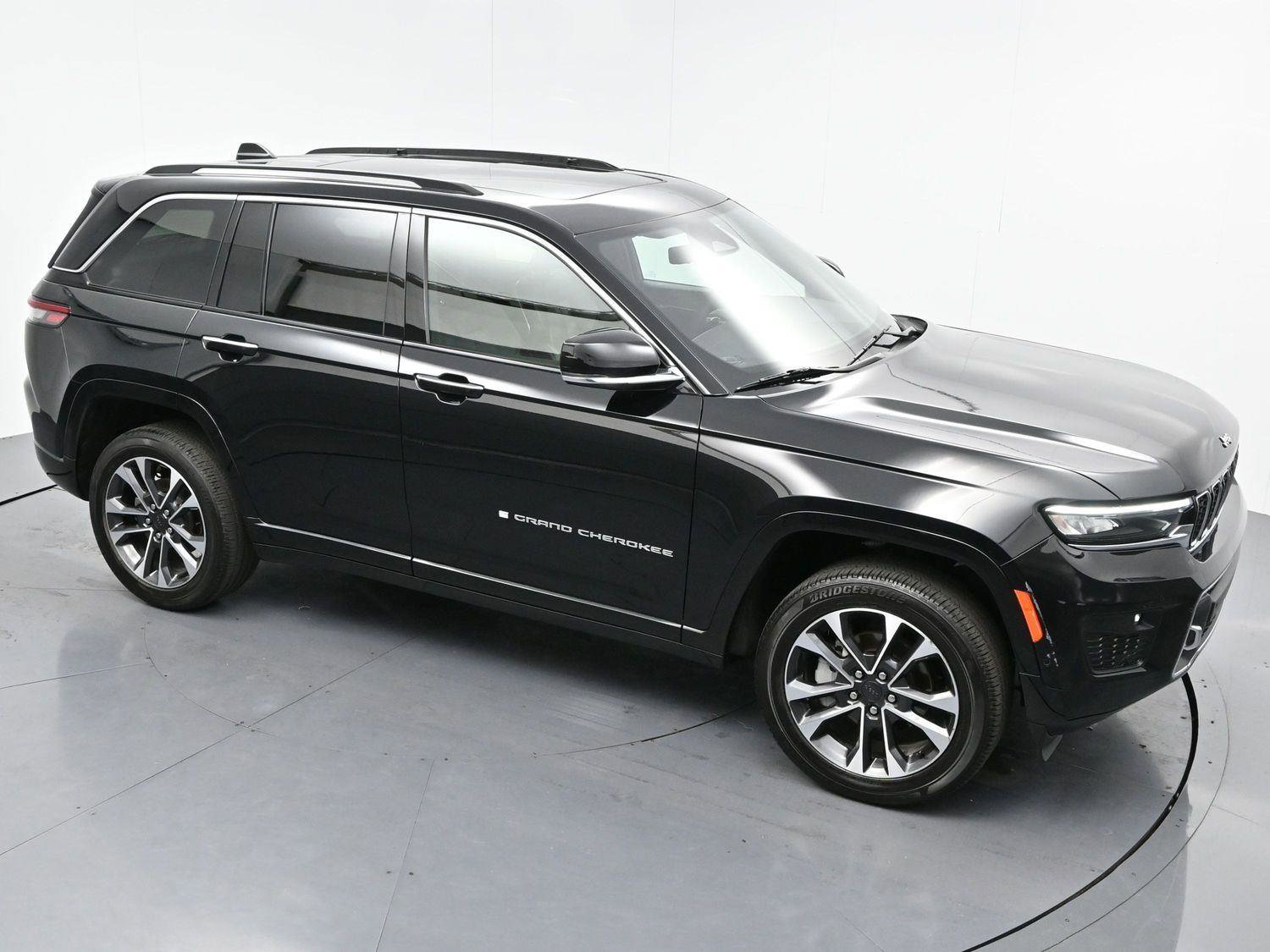Used 2023 Jeep Grand Cherokee Overland w/ Luxury Tech Group IV AWD/4WD image 34