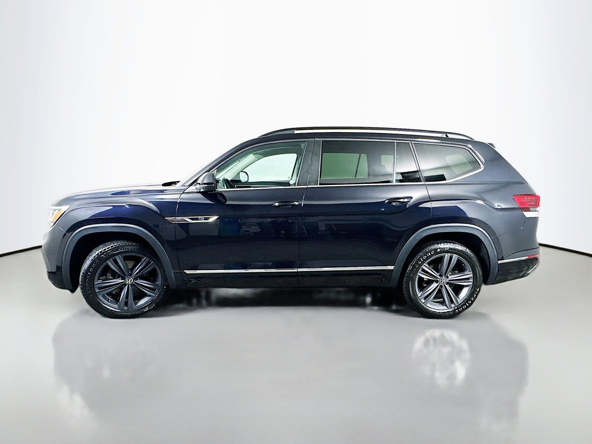 Used 2021 Volkswagen Atlas SE w/ Panoramic Sunroof Package image 4