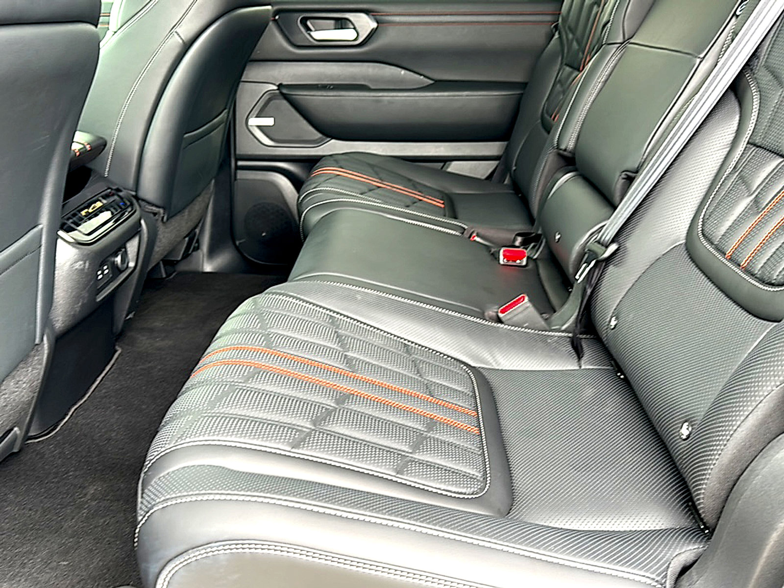 Used 2025 Nissan Armada PRO-4X image 18