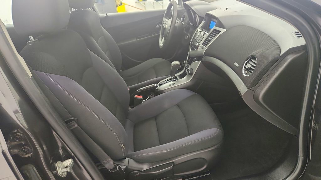 Used 2014 Chevrolet Cruze LT image 29