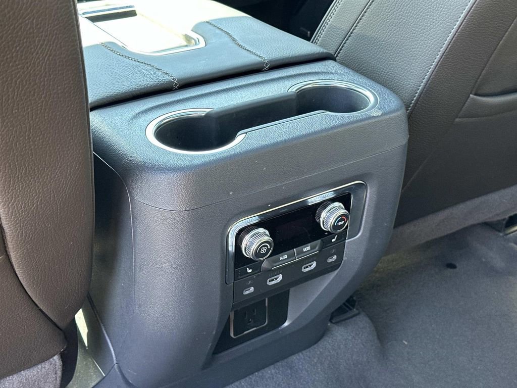 Used 2024 GMC Yukon XL Denali w/ Denali Reserve Package image 27