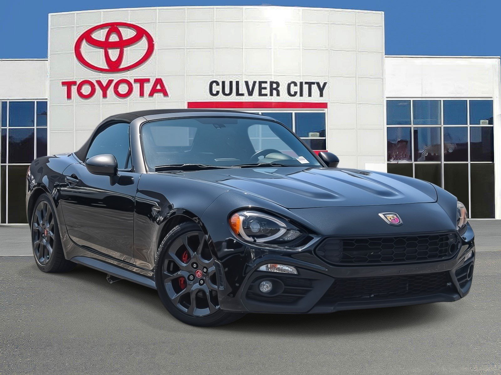 Used 2018 FIAT 124 Spider Abarth RWD image 1