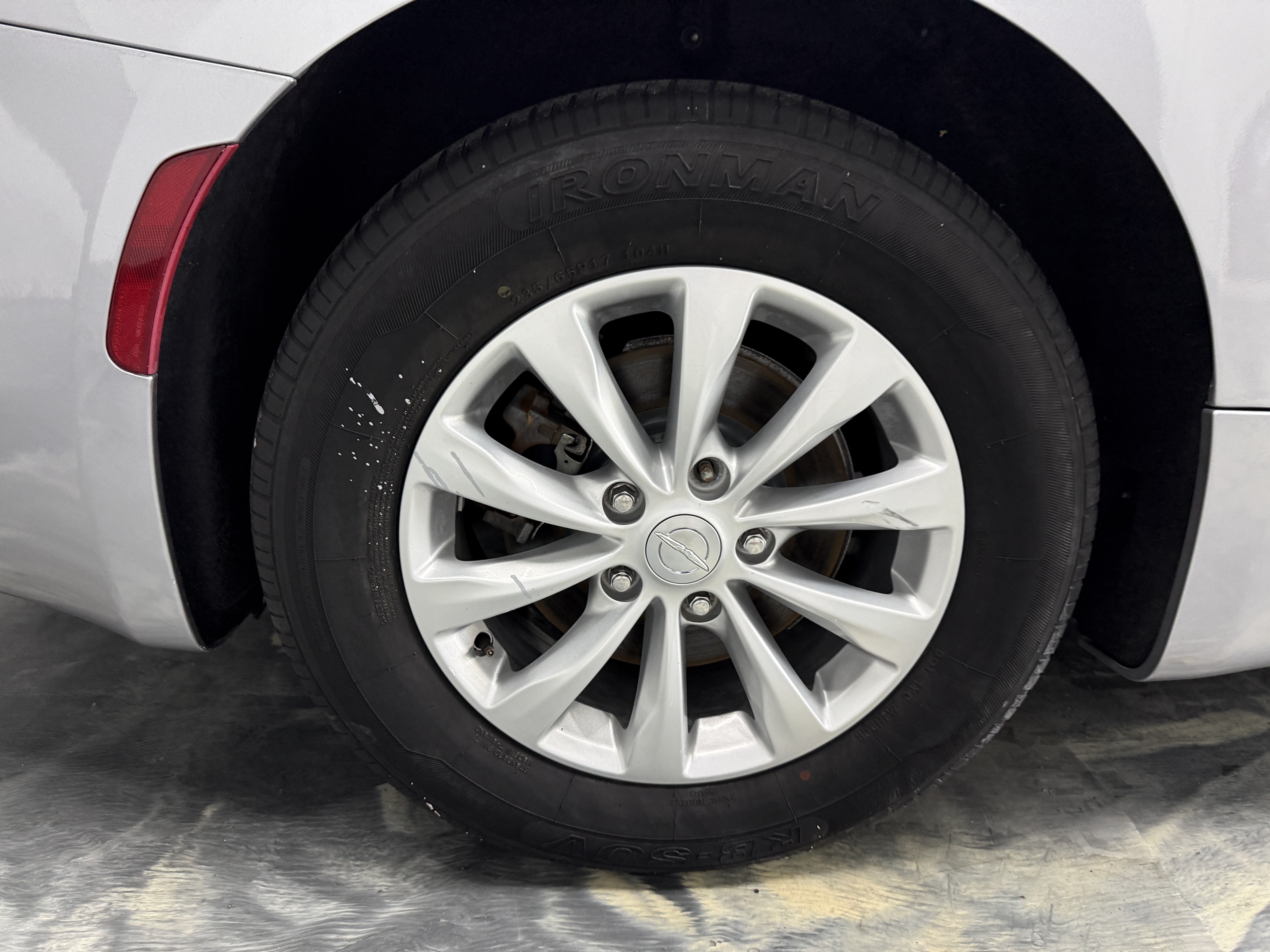 Used 2018 Chrysler Pacifica Touring-L w/ Advanced Safetytec Group FWD image 25