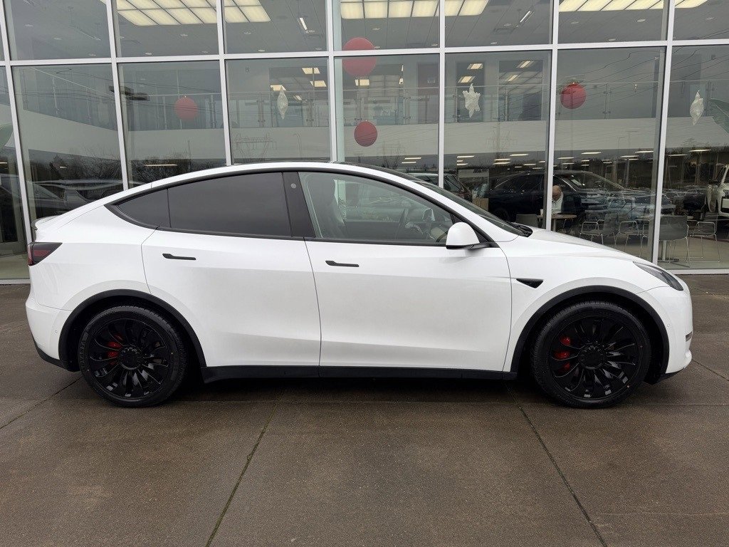 Used 2022 Tesla Model Y Performance image 8