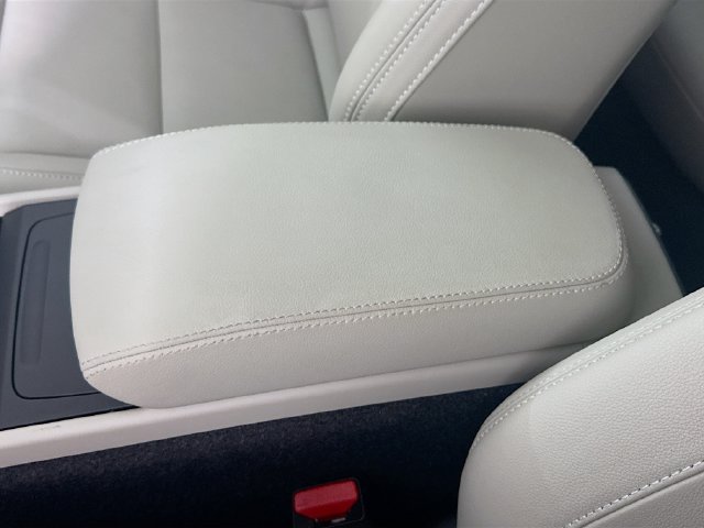 Used 2026 Volvo XC40 B5 Plus AWD/4WD image 17