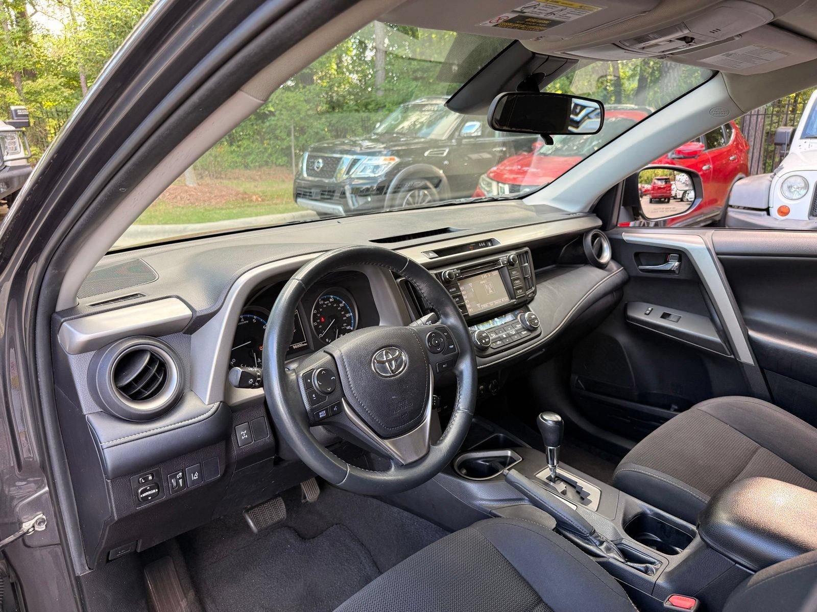 Used 2018 Toyota RAV4 XLE AWD/4WD image 17