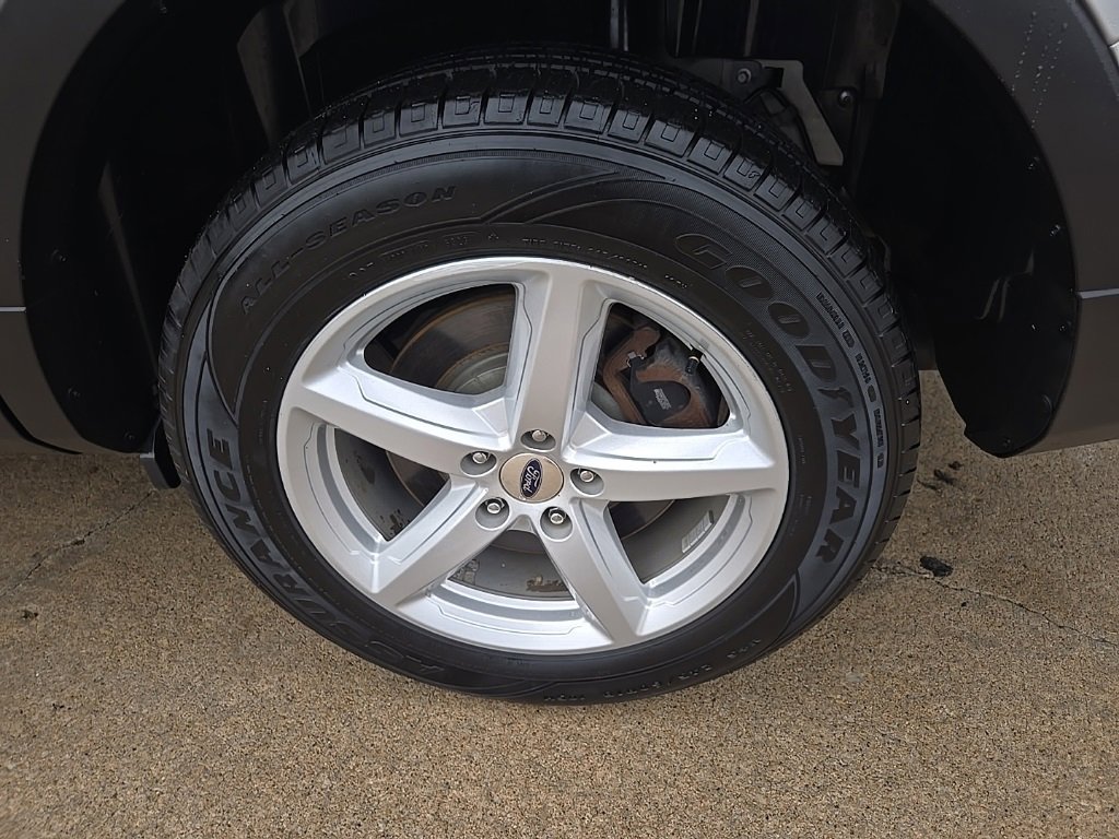 Used 2017 Ford Explorer XLT image 26