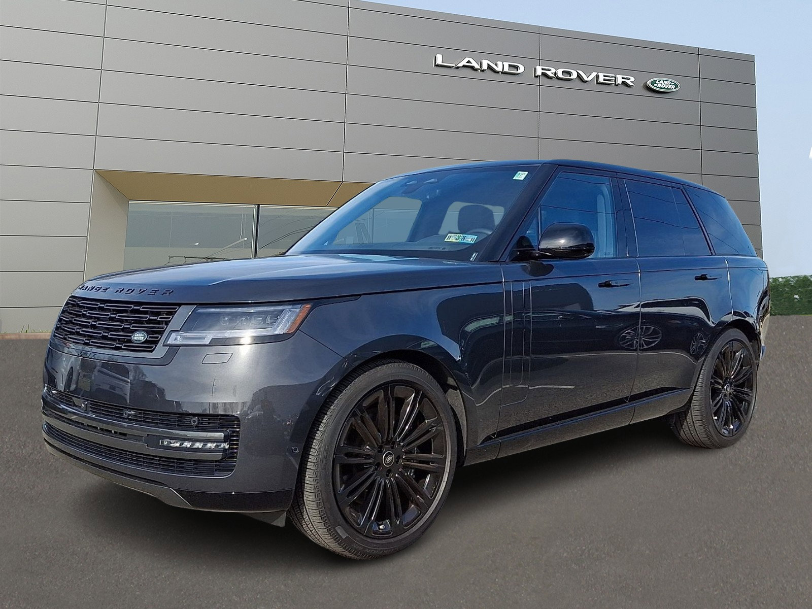 New 2025 Land Rover Range Rover SE