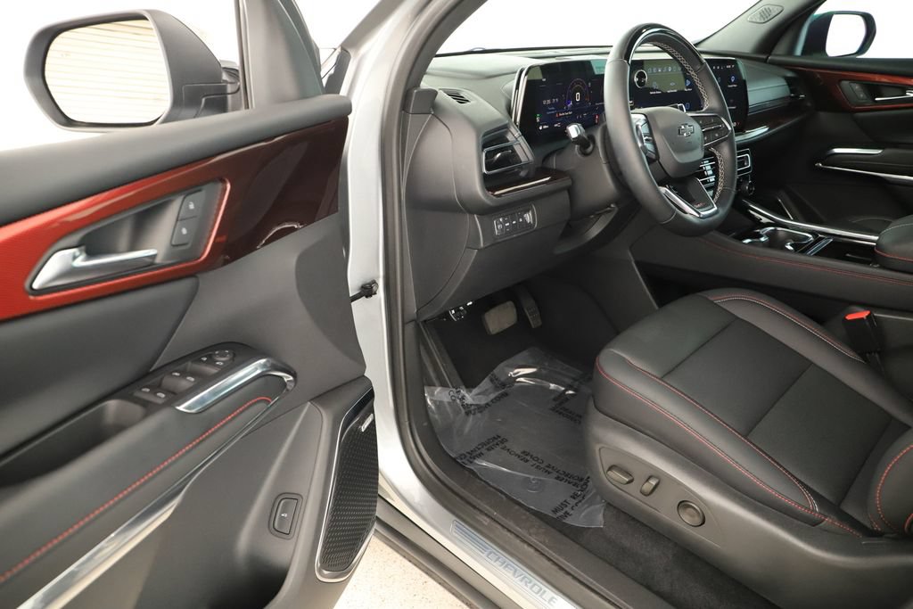 Used 2025 Chevrolet Traverse Z71 w/ Enhanced Driving Package AWD/4WD image 14