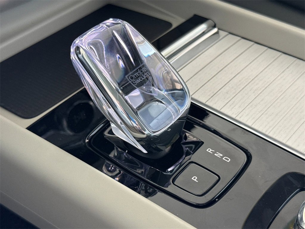 New 2026 Volvo XC60 B5 Ultra w/ Climate Package PRO image 21