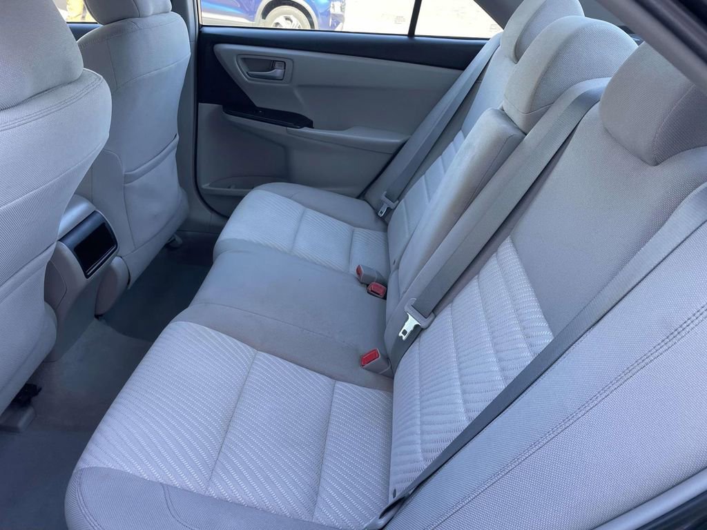 Used 2015 Toyota Camry LE image 21