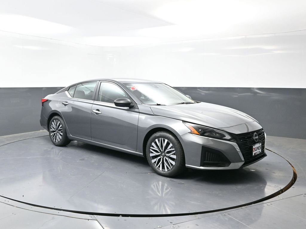 Used 2024 Nissan Altima 2.5 SV image 4