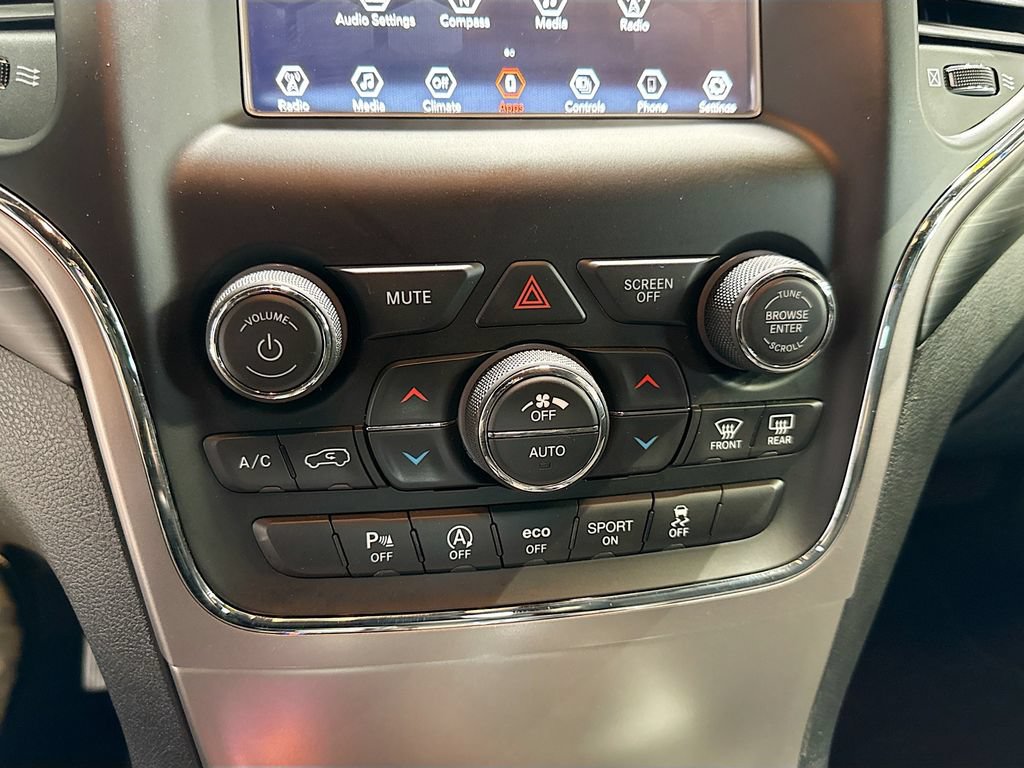 Used 2021 Jeep Grand Cherokee Laredo AWD/4WD image 15