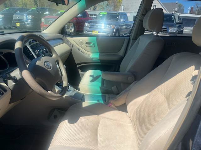 Used 2005 Toyota Highlander 4WD V6 w/ 3rd Row image 5