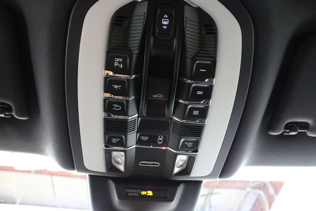 New 2026 Porsche Macan image 38