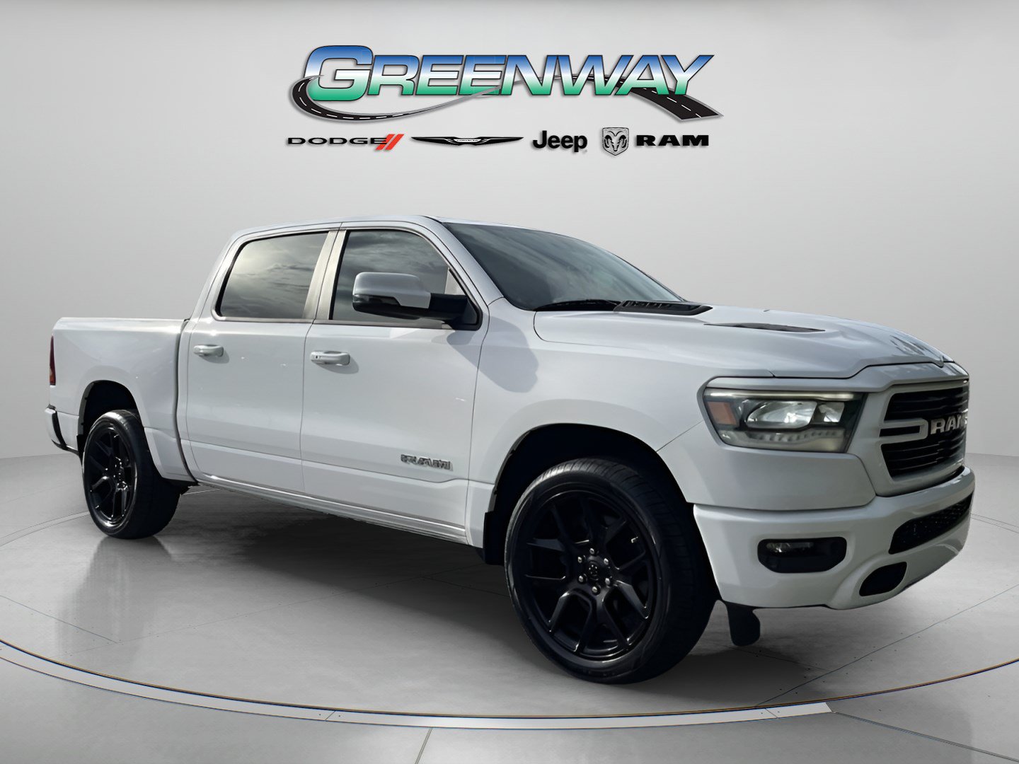 Used 2023 RAM 1500 Laramie AWD/4WD image 1