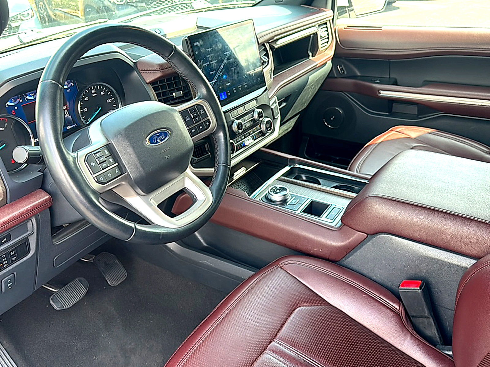 Used 2023 Ford Expedition Limited image 12