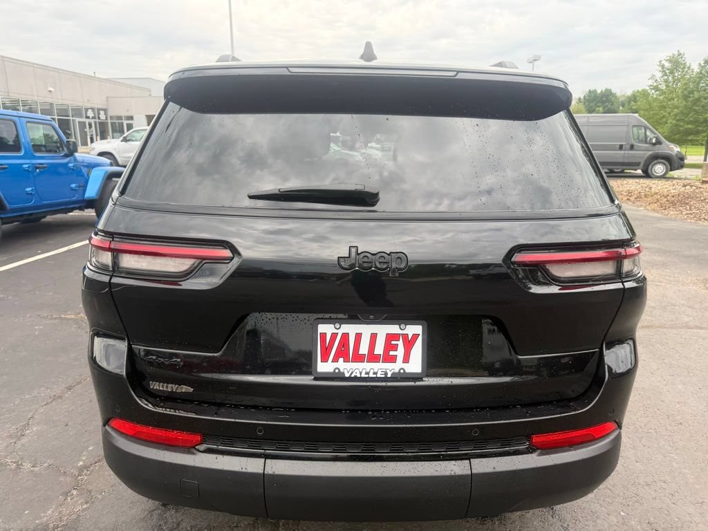 Used 2024 Jeep Grand Cherokee L Altitude AWD/4WD image 5