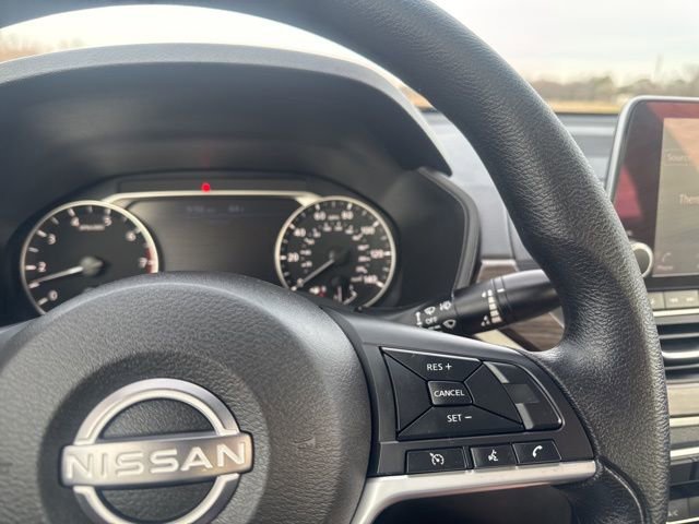 Used 2025 Nissan Altima 2.5 SV FWD image 10