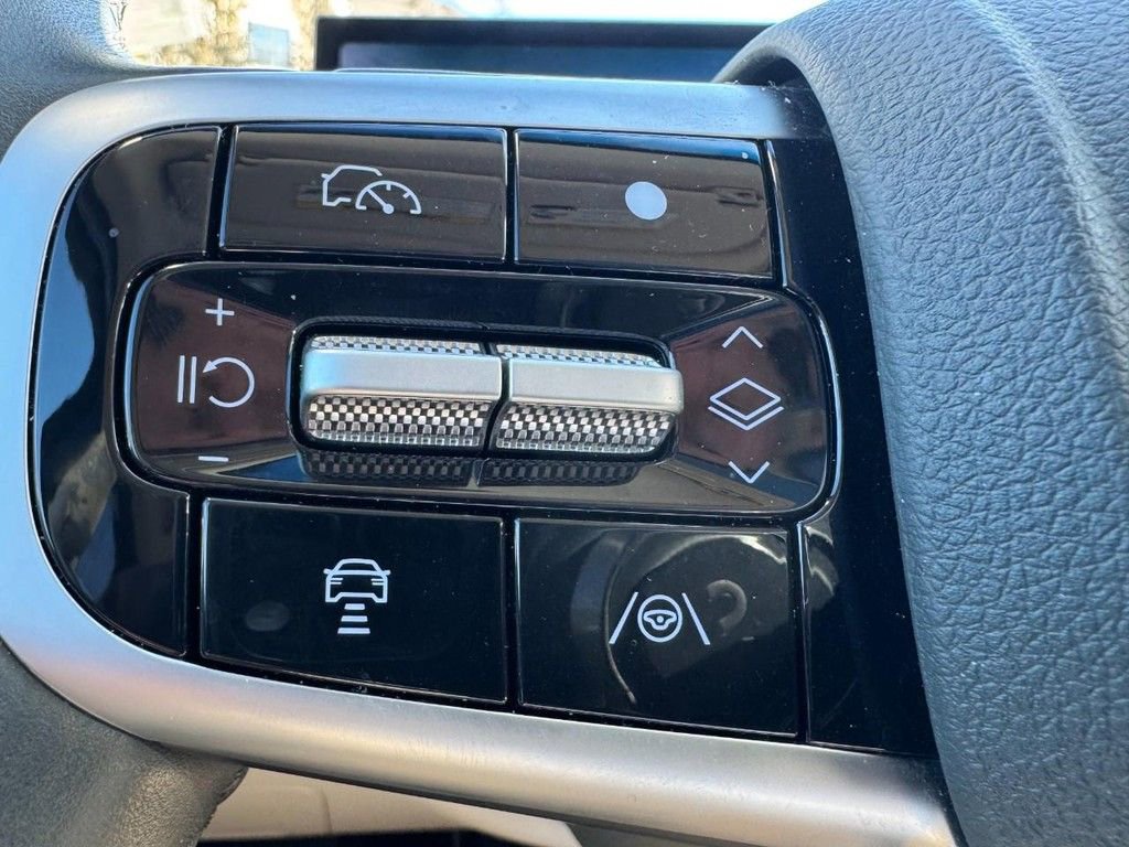 Certified 2025 Genesis GV80 2.5T Prestige image 18