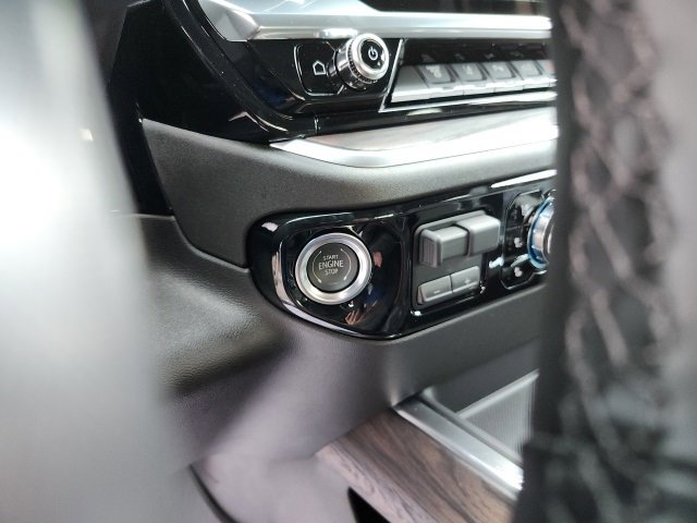 New 2025 GMC Sierra 2500 SLT w/ SLT Convenience Package image 24