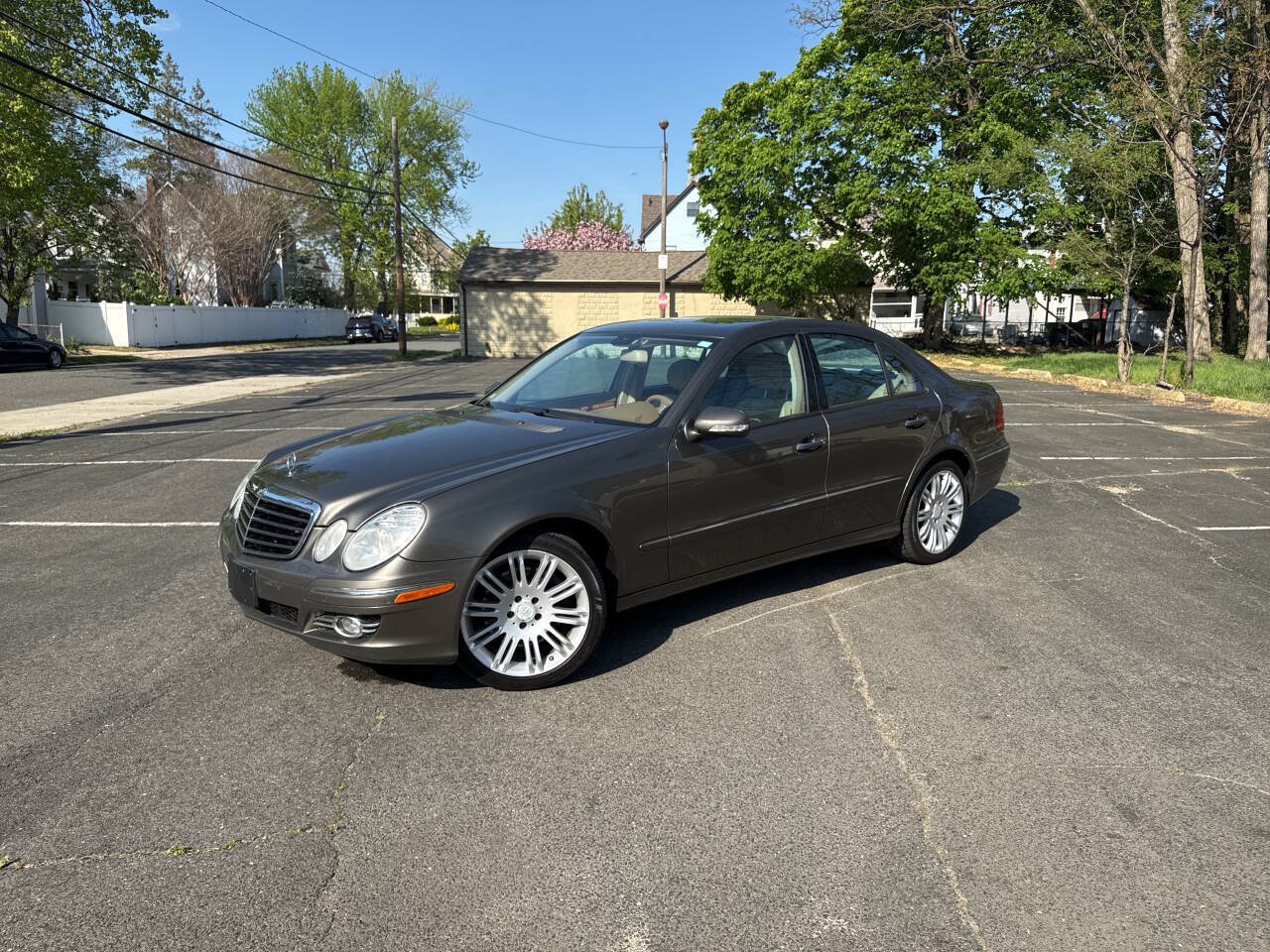Used 2008 Mercedes-Benz E 350 4MATIC Sedan image 1