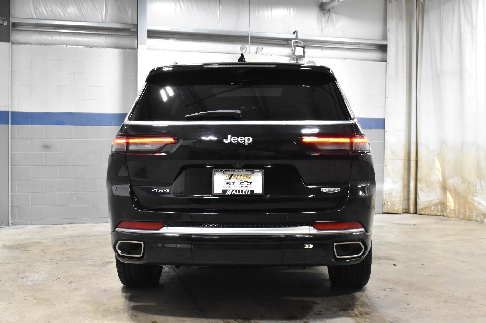 Used 2023 Jeep Grand Cherokee L Summit w/ Advanced Protech Group IV image 29