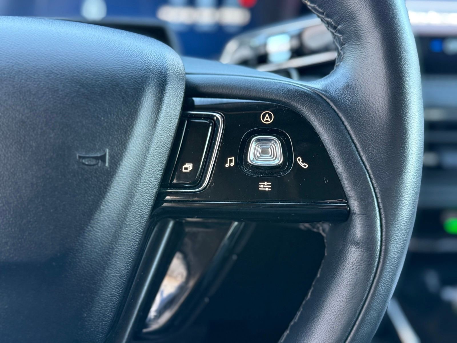 Used 2023 Lincoln Corsair Reserve w/ Equipment Group 202A image 21