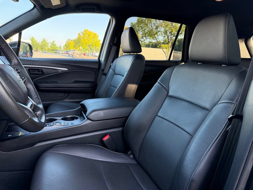 Certified 2025 Honda Passport EX-L image 24