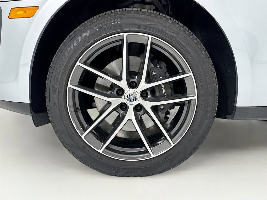 Certified 2025 Porsche Macan image 34