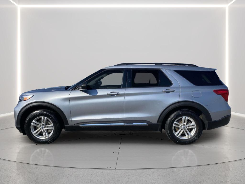 Used 2023 Ford Explorer XLT RWD image 2