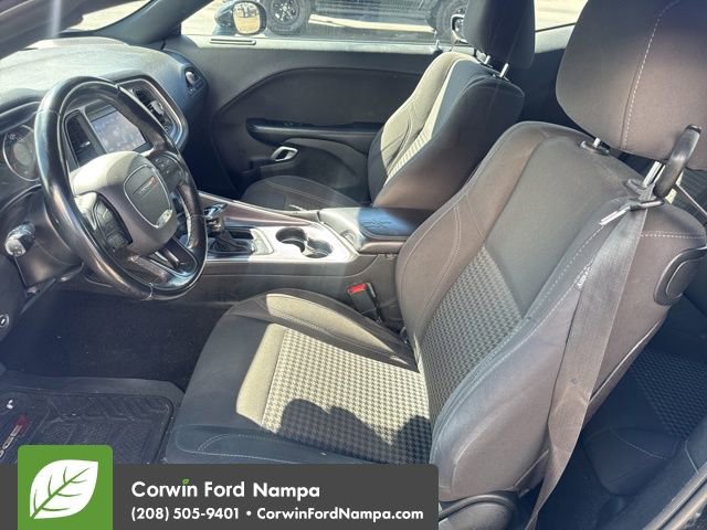 Used 2019 Dodge Challenger SXT image 10