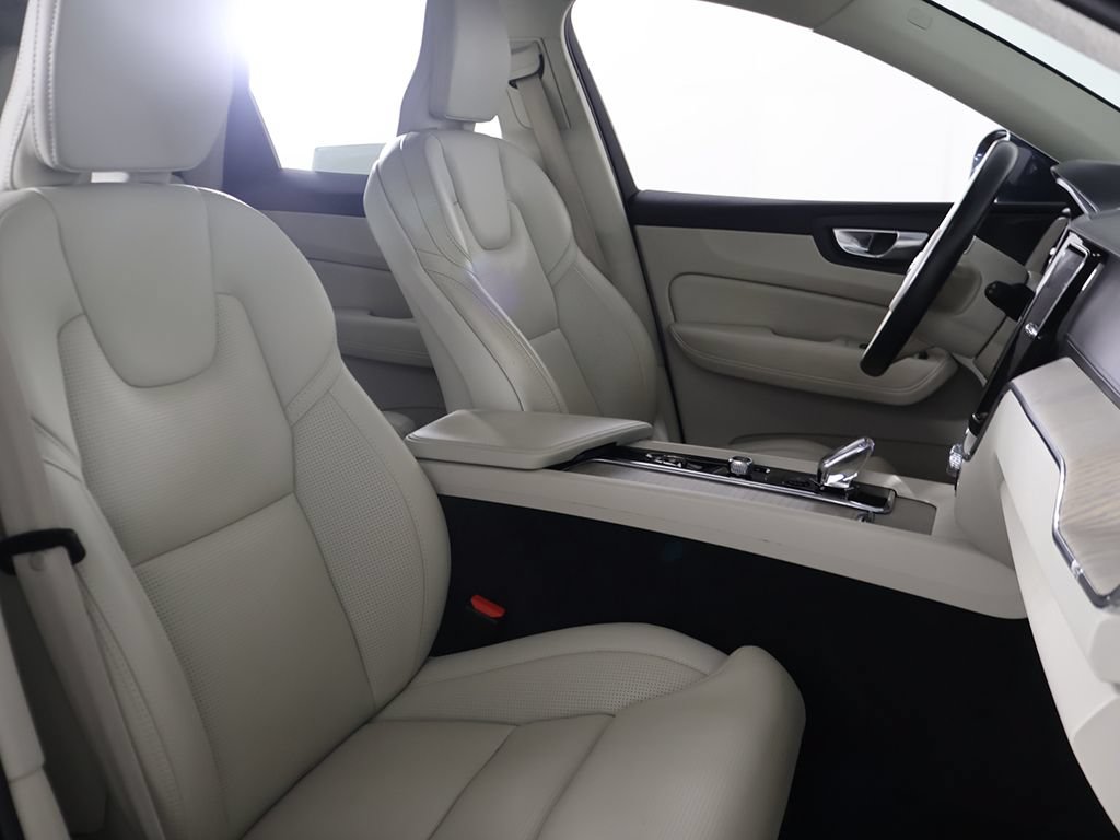 Used 2023 Volvo XC60 B6 Ultimate AWD/4WD image 32