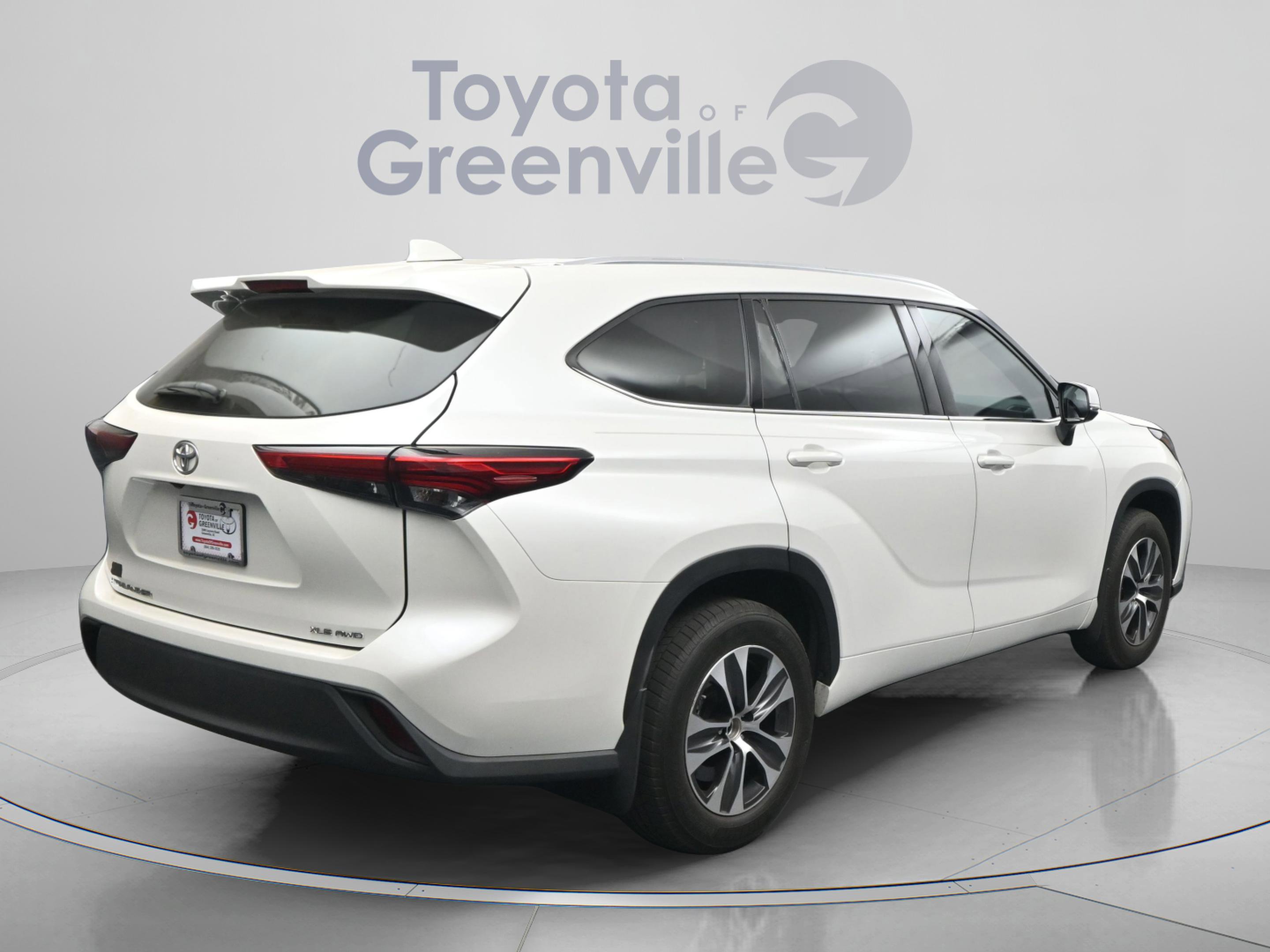 Used 2020 Toyota Highlander XLE AWD/4WD image 13