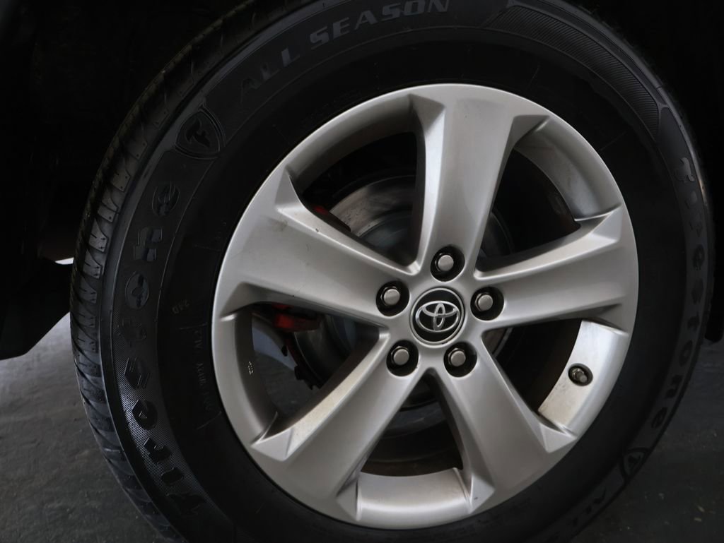 Used 2015 Toyota RAV4 XLE FWD image 31