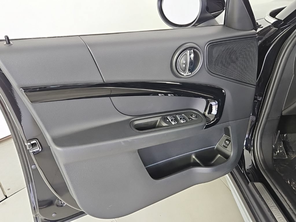 Certified 2024 MINI Cooper Countryman S w/ Storage Package FWD image 11