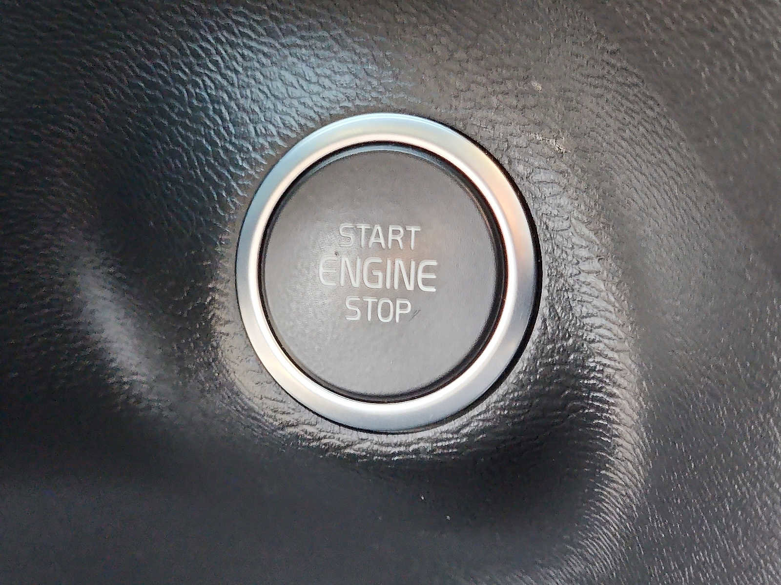 Certified 2023 Volvo XC40 B5 Plus w/ Driver Assist Package image 23