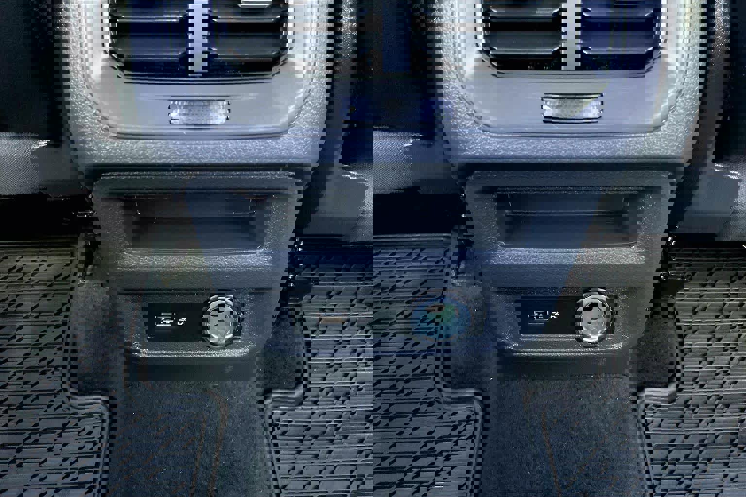 Used 2020 Volkswagen Tiguan SE R-Line image 36