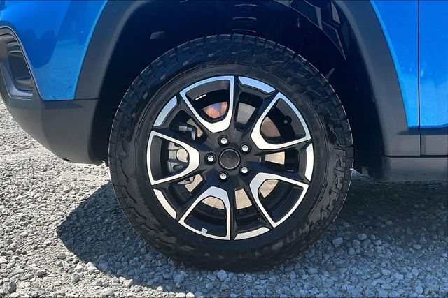 Used 2025 Jeep Compass Trailhawk AWD/4WD image 8