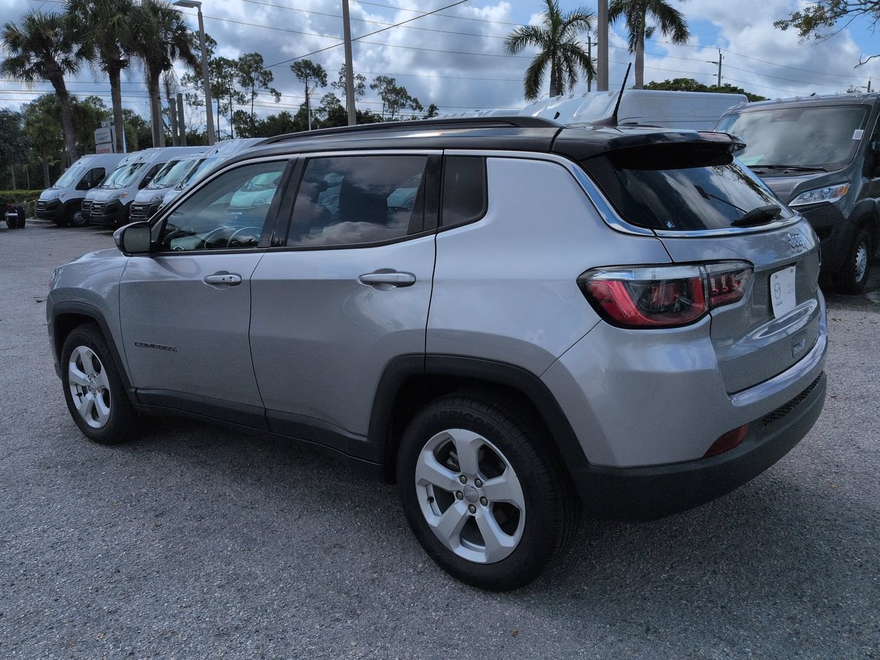 Used 2019 Jeep Compass Latitude FWD image 7