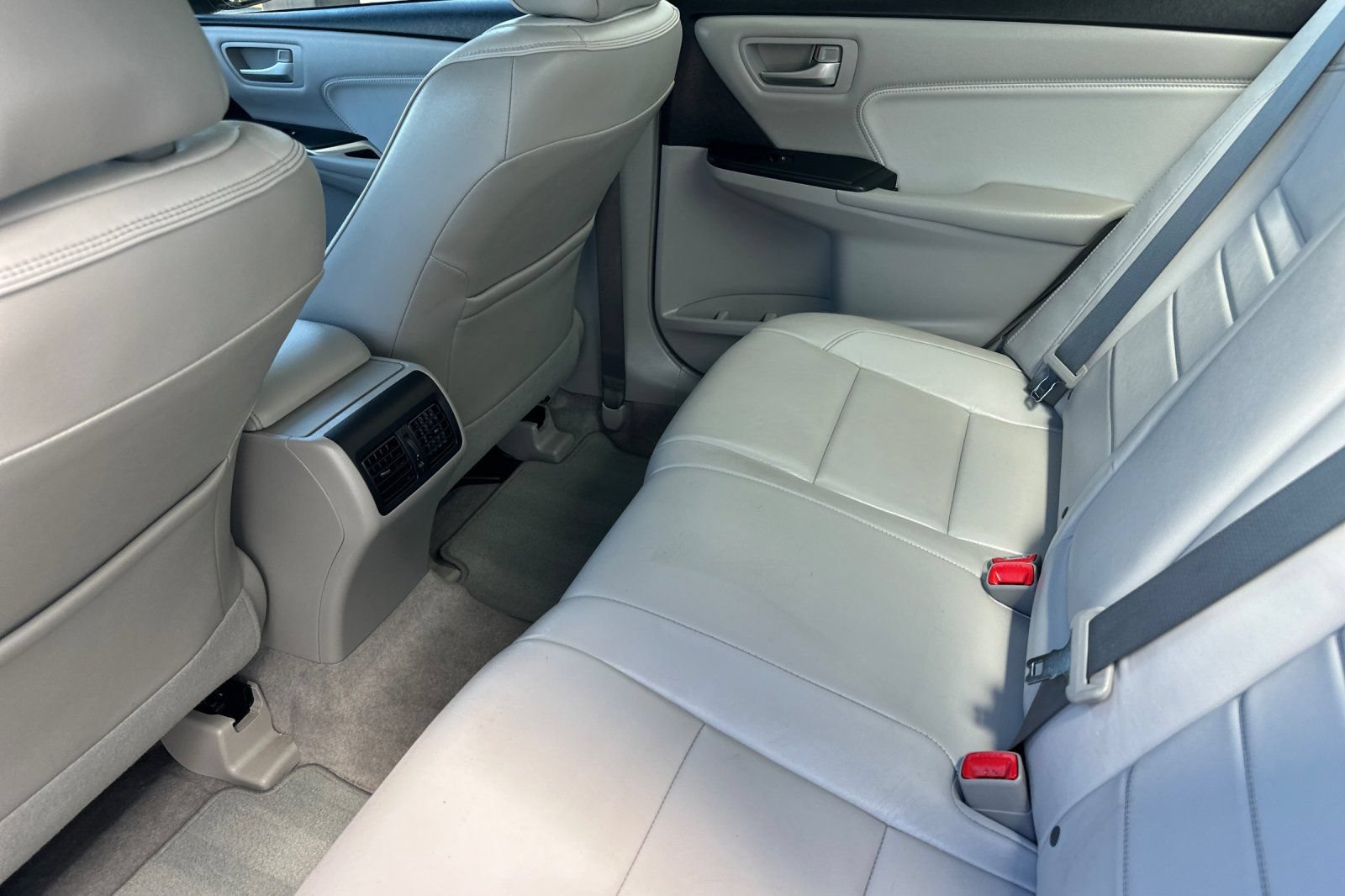Used 2017 Toyota Camry XLE w/ Moonroof Package FWD image 13