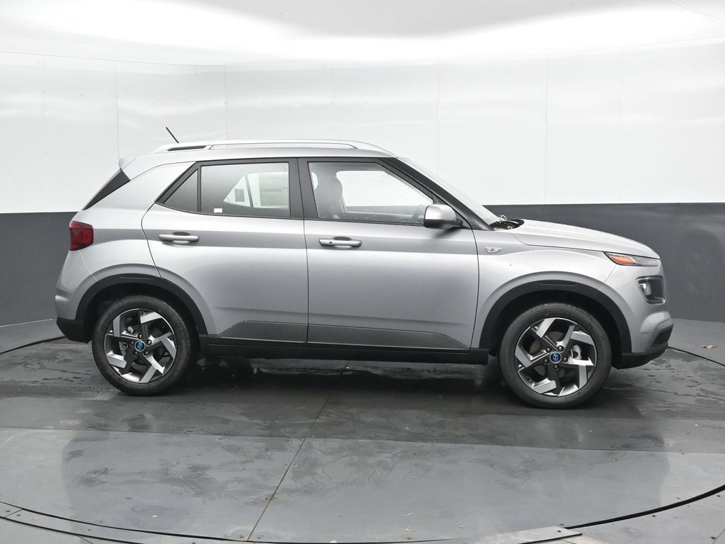 New 2026 Hyundai Venue SEL FWD image 3
