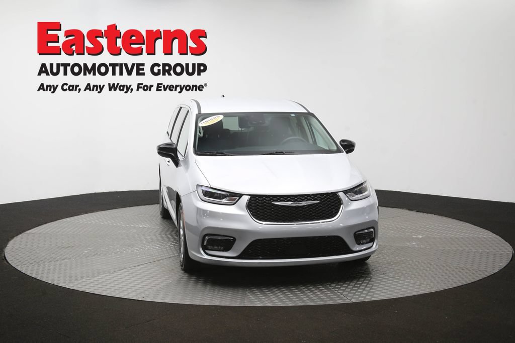 Used 2024 Chrysler Pacifica Touring-L FWD image 53