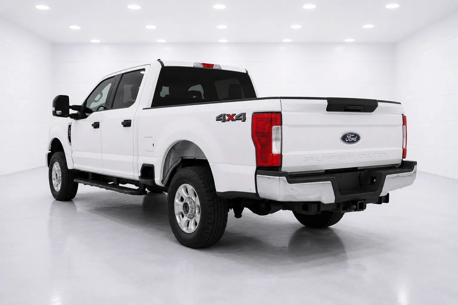 Used 2024 Ford F350 XLT AWD/4WD image 3