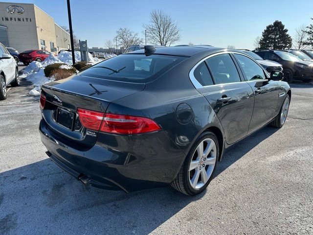Used 2019 Jaguar XE Premium image 7