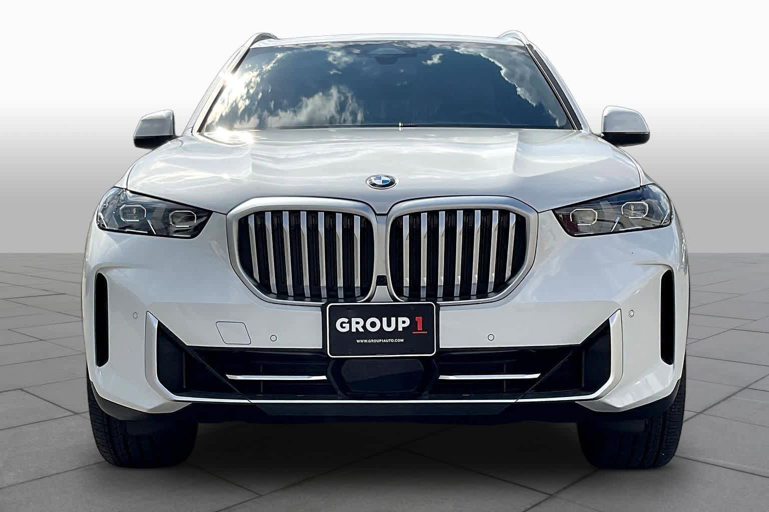 Used 2025 BMW X5 xDrive40i w/ Premium Package AWD/4WD image 3