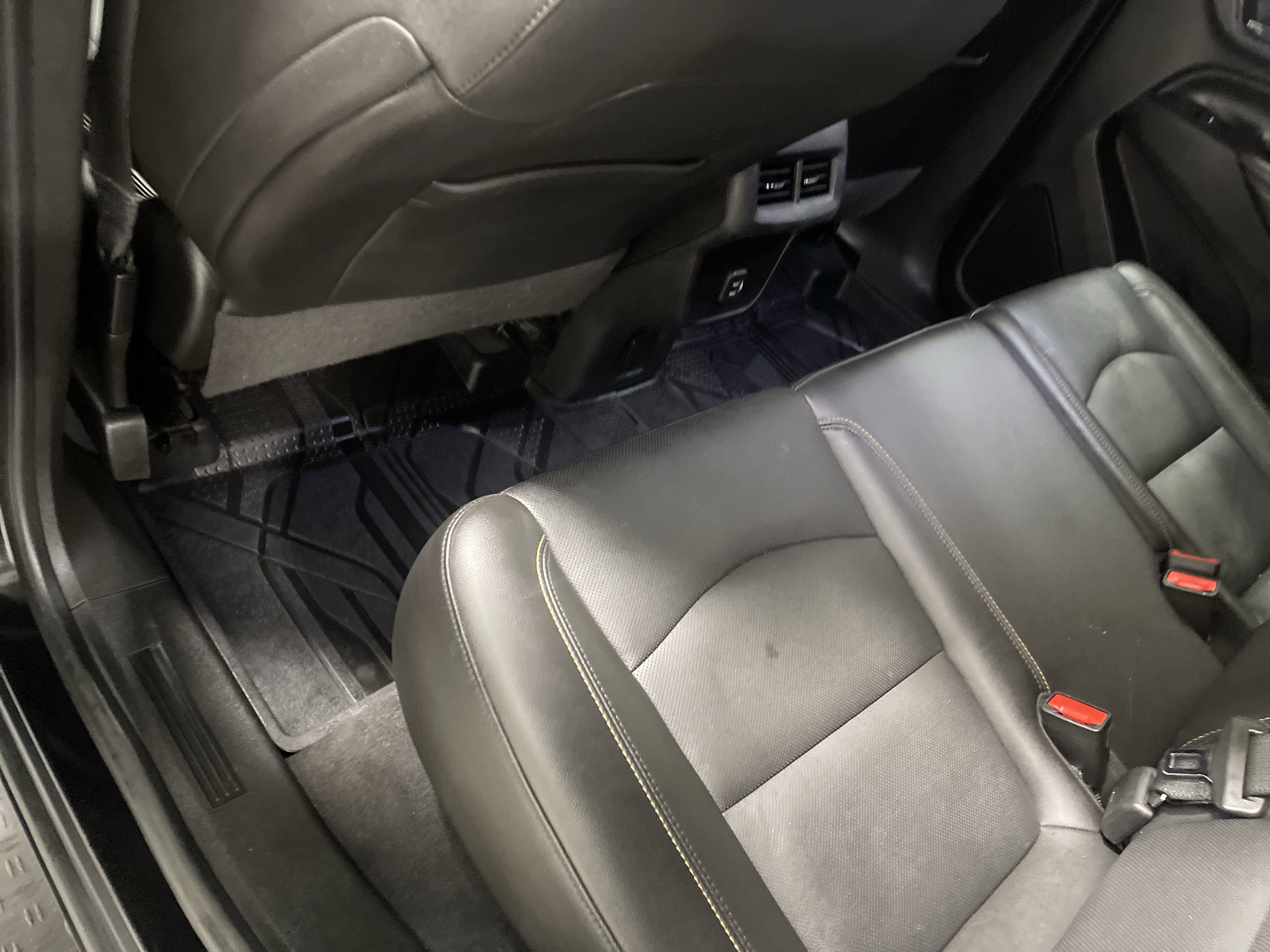 Used 2021 Chevrolet Equinox Premier w/ Redline Edition image 17