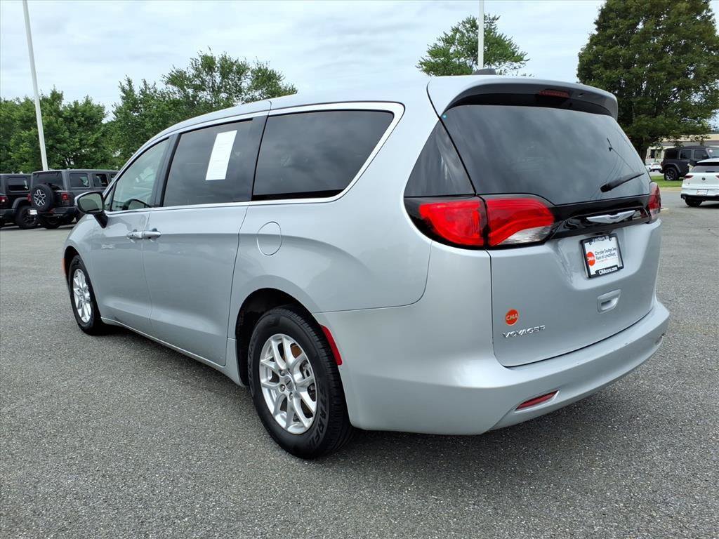 Used 2023 Chrysler Voyager LX FWD image 4
